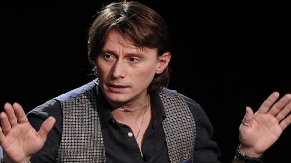 CULISELE STATULUI PARALEL. Actorul Marius Manole, ironizat de Andrei Caramitru