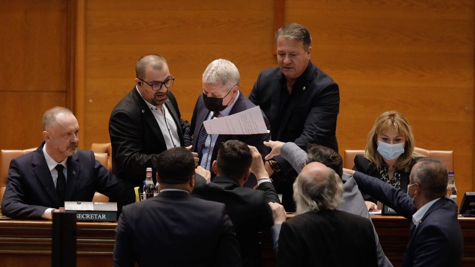 Calculele moțiunii. Vrea PSD, cu adevărat, să plece Cîțu? Acceptă USRPLUS un nou parteneriat, dar cu același premier?