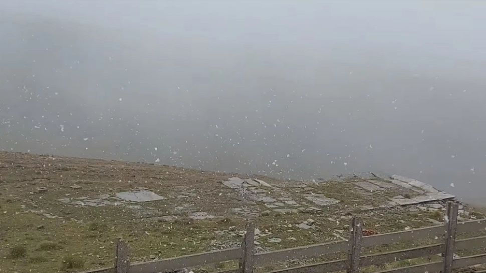 VIDEO | Ninsori la munte, în prima zi a toamnei. Avertismentul meteorologilor pentru zilele următoare