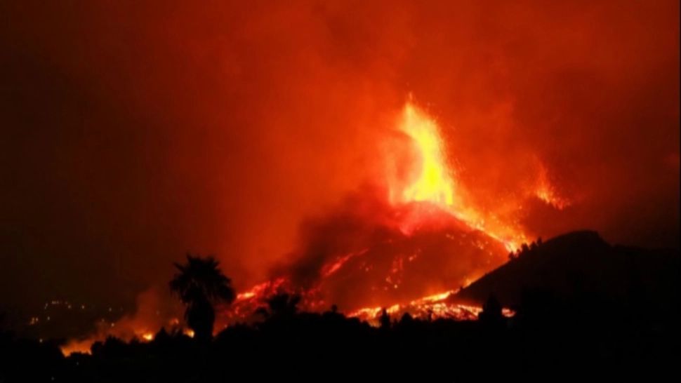 VIDEO | Craterul vulcanului din La Palma s-a prăbușit, într-un moment de maximă activitate