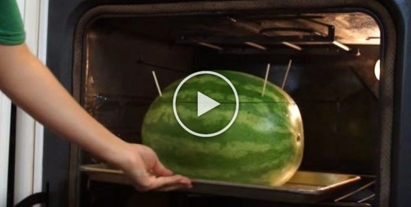 VIDEO - A venit acasă și soția pusese un pepene la cuptor – Intrigat, bărbatul s-a uitat ce era in interior, a rămas de-a dreptul șocat