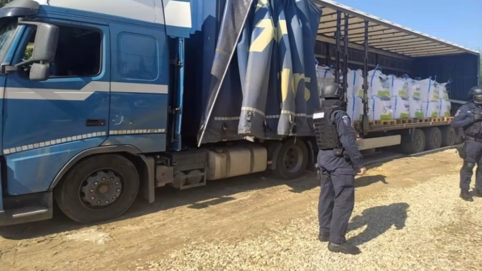 Percheziții de amploare în 9 județe. Mărfuri cumpărate de firme fantomă, vândute la jumătate de preț