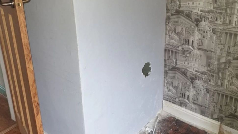 FOTO | Descoperire înfiorătoare făcută de un bărbat în peretele casei recent cumpărate