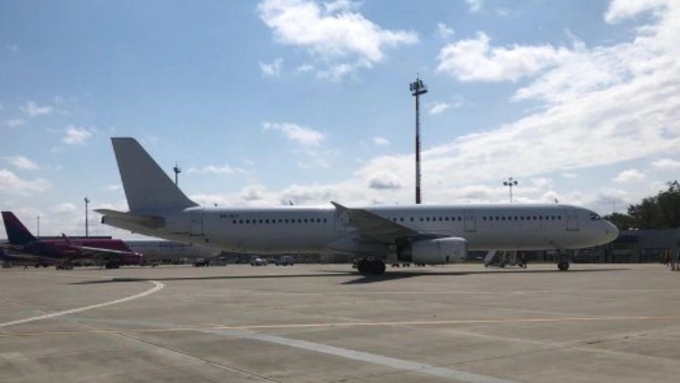 Planul ROȘU, activat, marți seară, pe Aeroportul din Iași! PROBLEME după ce un avion a rămas fără tren de aterizare