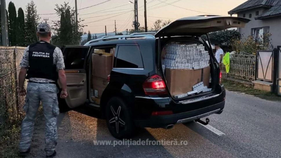 FOTO + VIDEO | Focuri de armă pentru oprirea în trafic a două mașini încărcate cu ţigări de contrabandă