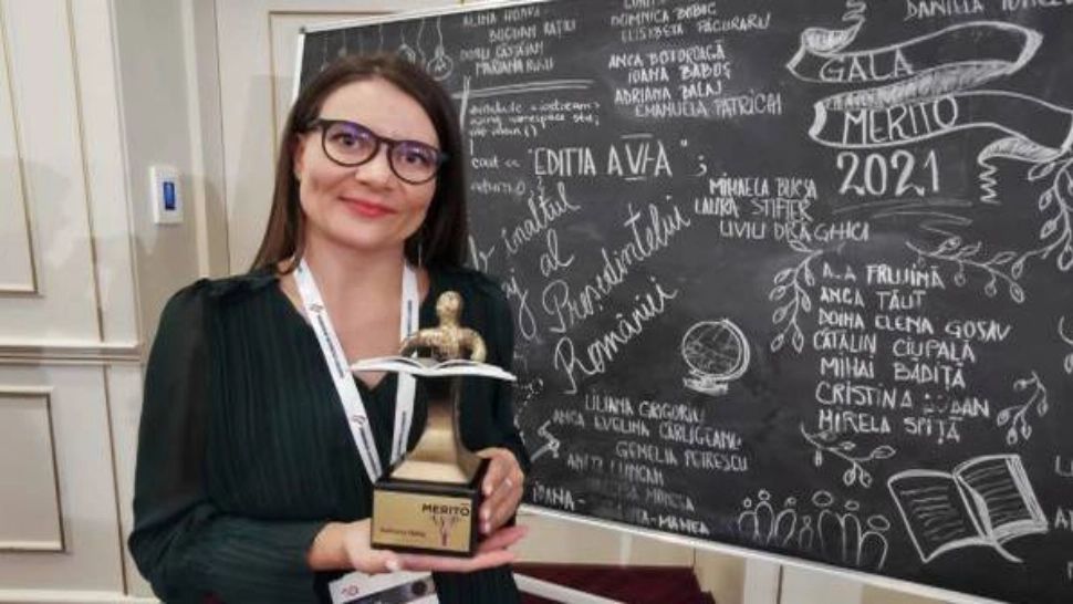 Profesoară din Timișoara, premiată la Gala Excelenței în Educație, cu o poveste fascinantă - Ce a făcut pentru a preda elevilor din 10 școli