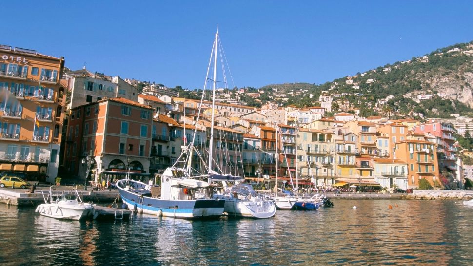 Românii s-au întrecut în opulență și vacanțe de lux. Care a fost cea mai SCUMPĂ destinație 