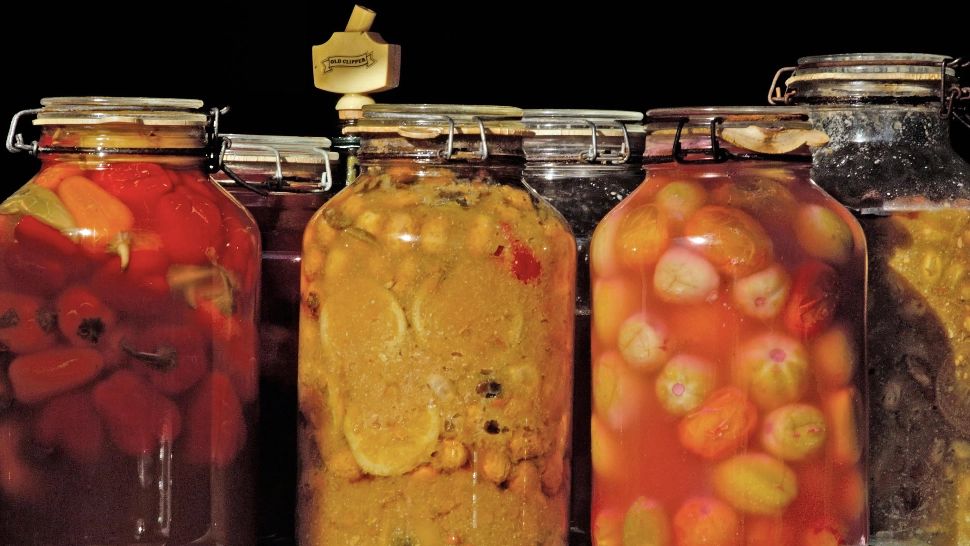 Consumul de murături, INTERZIS total persoanelor care suferă de aceste afecţiuni 