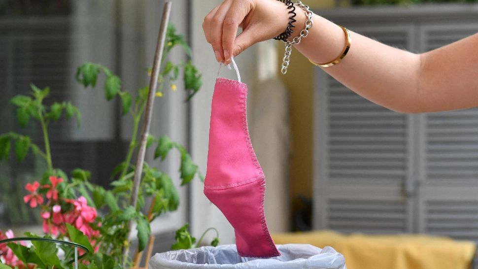 Elevă dată afară din clasă, pe motiv că nu poartă corect masca de protecţie