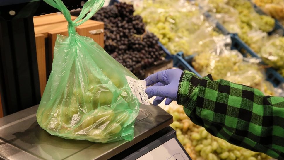 A cumpărat STRUGURI din magazin, dar ce a găsit printre ei l-a speriat: "Trebuia să sune la Urgență"