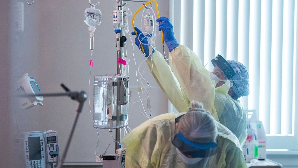 Valul 4 LOVEȘTE nimicitor: Creștere ALARMANTĂ a numărului județelor în SCENARIILE ROȘU și GALBEN. Cât de GRAVĂ este situația