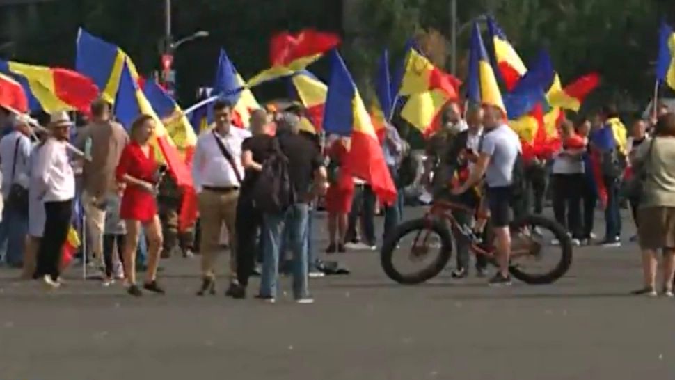 Protest în fața Guvernului față de vaccinarea obligatorie - Oamenii, nemulțumiți de introducerea certificatului verde