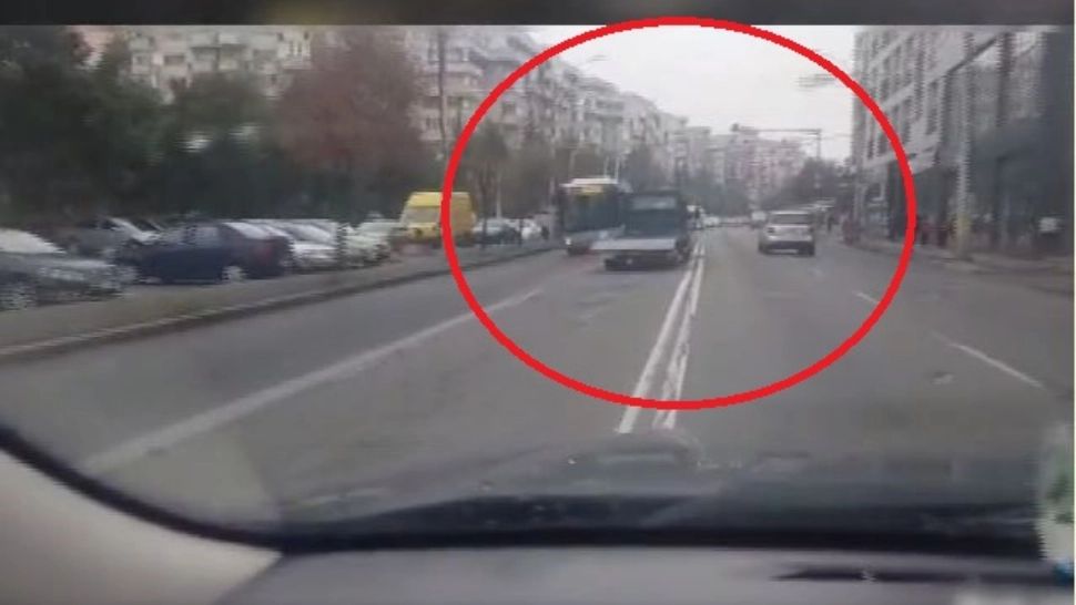 VIDEO | Imagini incredibile în Cluj-Napoca. Un șofer beat oprit în trafic de alți conducători auto