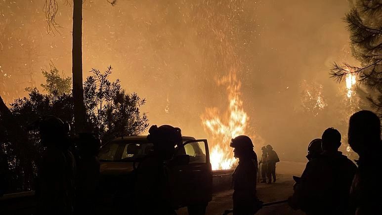 FOTO | 500 de persoane, evacuate dintr-o staţiune din Spania în urma unui incendiu de vegetaţie