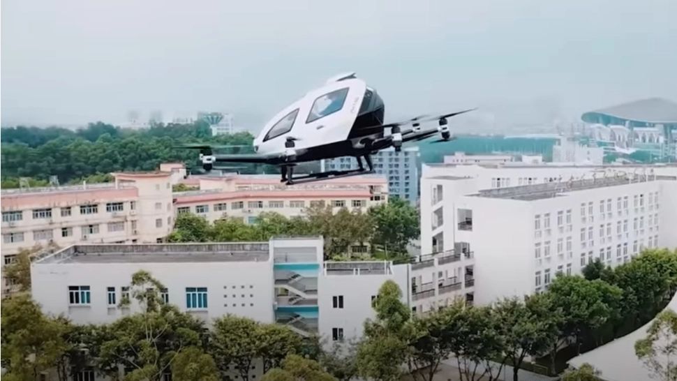 VIDEO Taxiurile zburătoare, introduse în circulație din 2024. Ce țară a luat decizia și cât va costa o călătorie