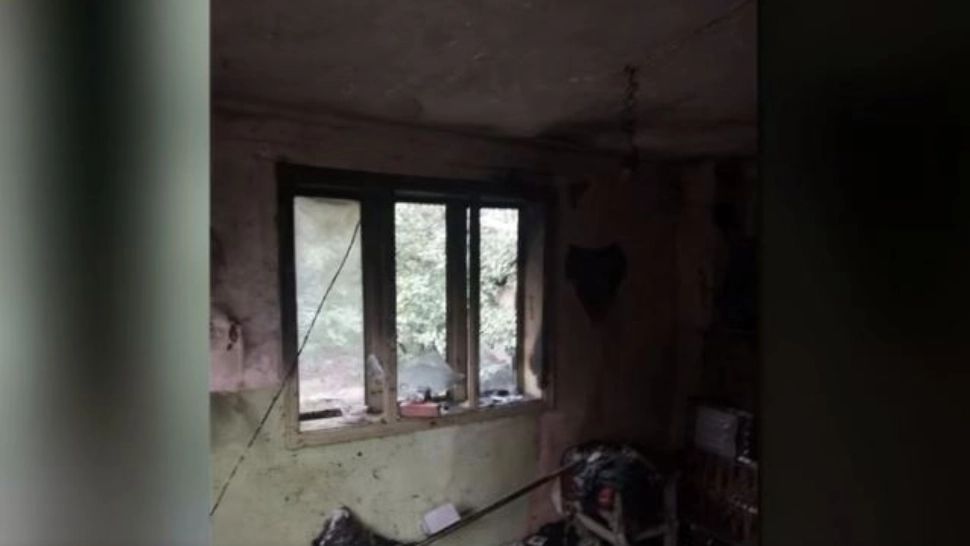 Incendiu la o casă după ce un televizor a explodat! Două femei au ajuns la spital în stare gravă