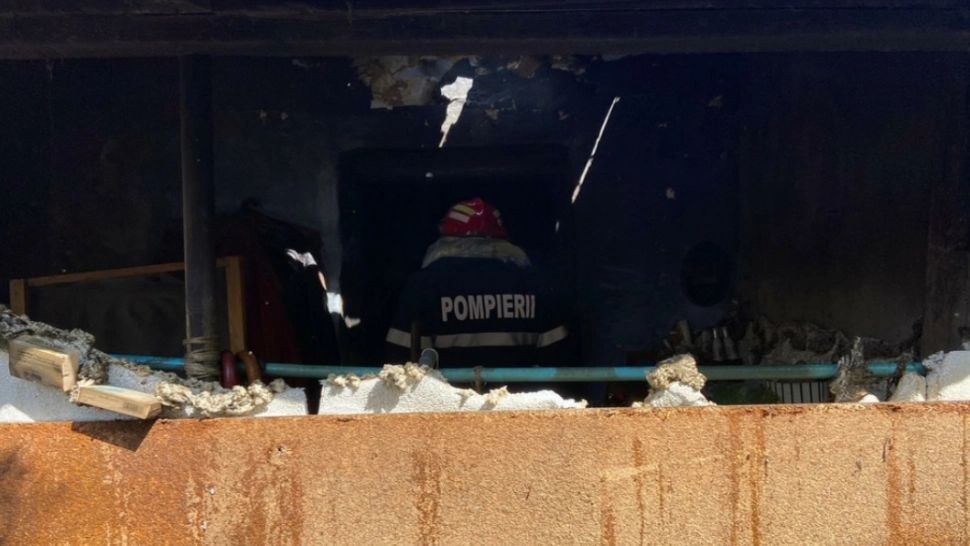 FOTO | O femeie imobilizată la pat a murit, în urma unei explozii urmate de un incendiu, în Tulcea