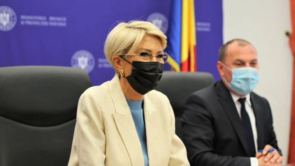 Raluca Turcan anunță că majorarea alocațiilor este pregătită și bugetată: „Începând de anul viitor alocațiile și pensiile urmează să fie indexate”