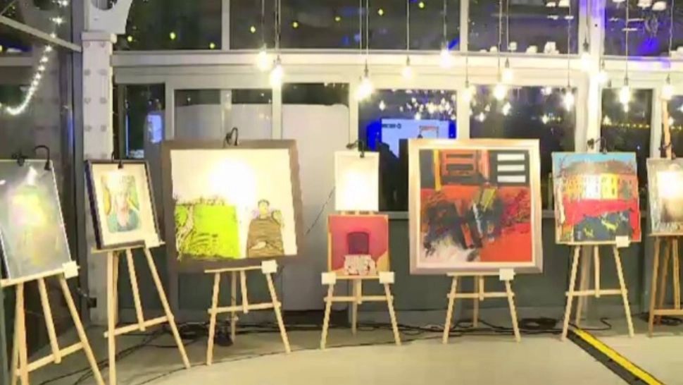 VIDEO | Suma uriașă strânsă la o licitație cu scop caritabil. Au fost puse la vânzare 10 uși personalizate de artiști