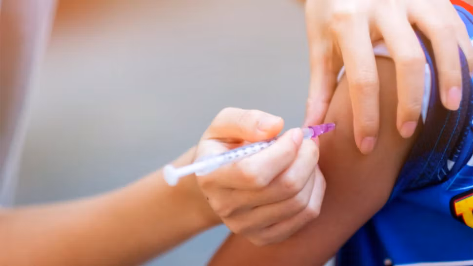 Agenția britanică a Medicamentului NU mai recomandă vaccinarea copiilor - Motivul: riscul de miocardită