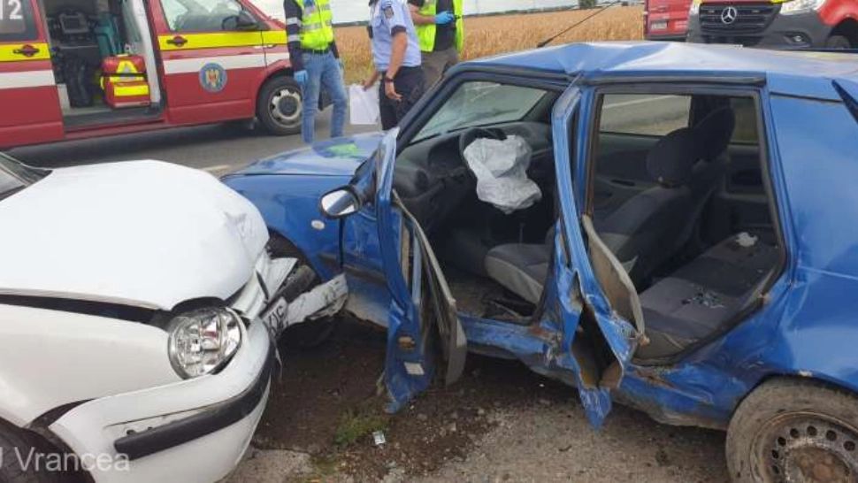 Accident TERIBIL în Vrancea. Patru persoane rănite, dintre care una a rămas ÎNCARCERATĂ