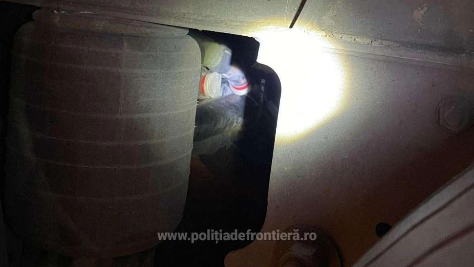 Din Turcia până la Giurgiu, ascuns pe osia unei semiremorci. Care era DESTINAȚIA finală 