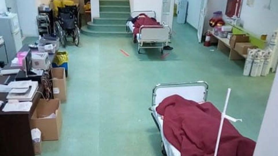 FOTO Valul 4 al pandemiei face ravagii - Pacienți ținuți pe holuri în spitale. Beatrice Mahler: ”Este cea mai dificilă perioadă din această pandemie”