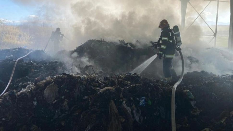 VIDEO Incendiu într-un cimitir din Sibiu. Care au fost CAUZELE