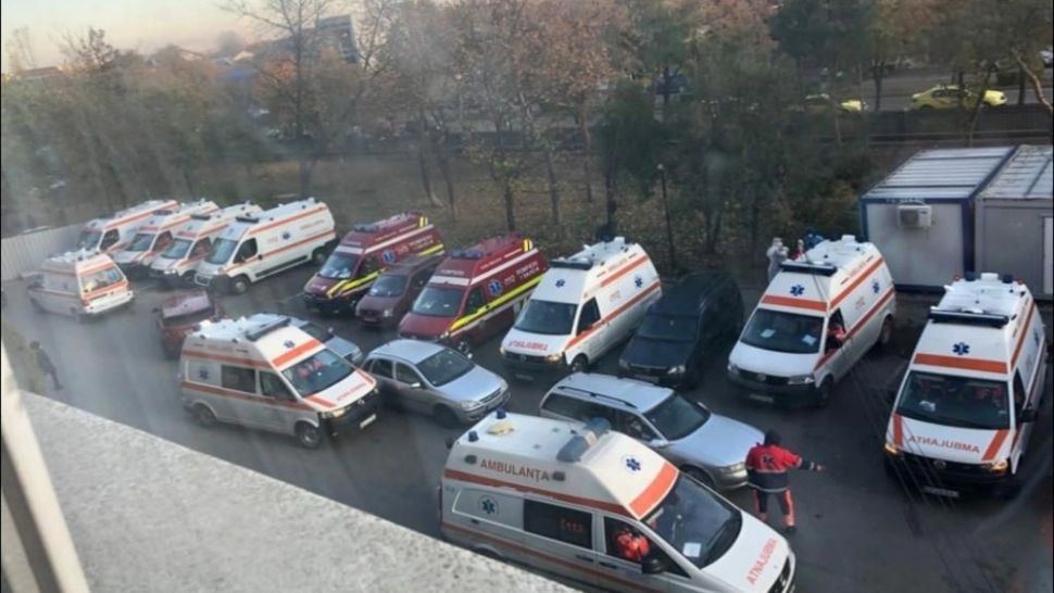 Imaginile neputinței: ambulanțe BLOCATE în curtea Spitalului Județean Buzău