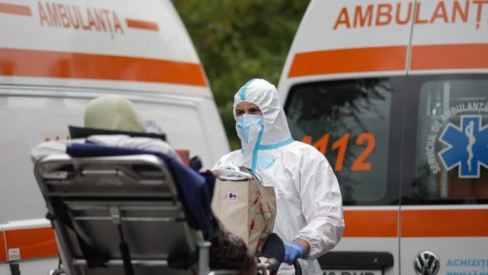 Medic de familie ACUZAT că prescrie... supă de pui ca tratament pentru COVID-19 - Dialog HALUCINANT