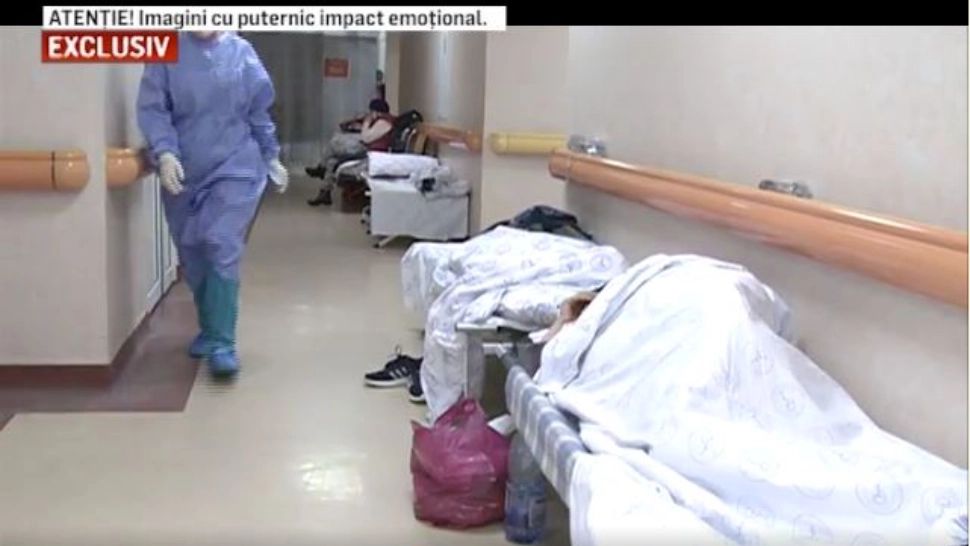 VIDEO | Criză majoră în spitale, pacienți tratați pe holuri. Bolnavii așteaptă ore în șir eliberarea unui pat - Imagini cu un puternic impact emoțional