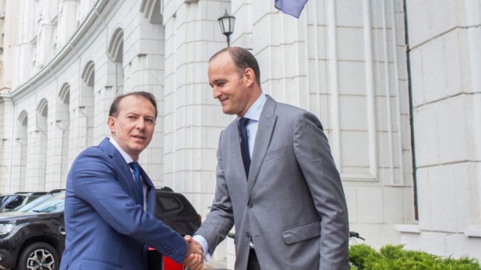 Scandal la învestirea guvernului Ciolacu. Un fost ministru PNL, dar și alți liberali, votează împotrivă. Și un social-democrat votează contra -SURSE  