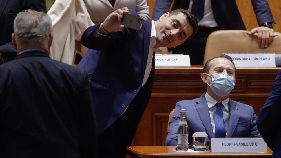 Cel mai scurt discurs de la moțiunea de cenzură. George Simion, mesaj de câteva secunde pentru Cîțu