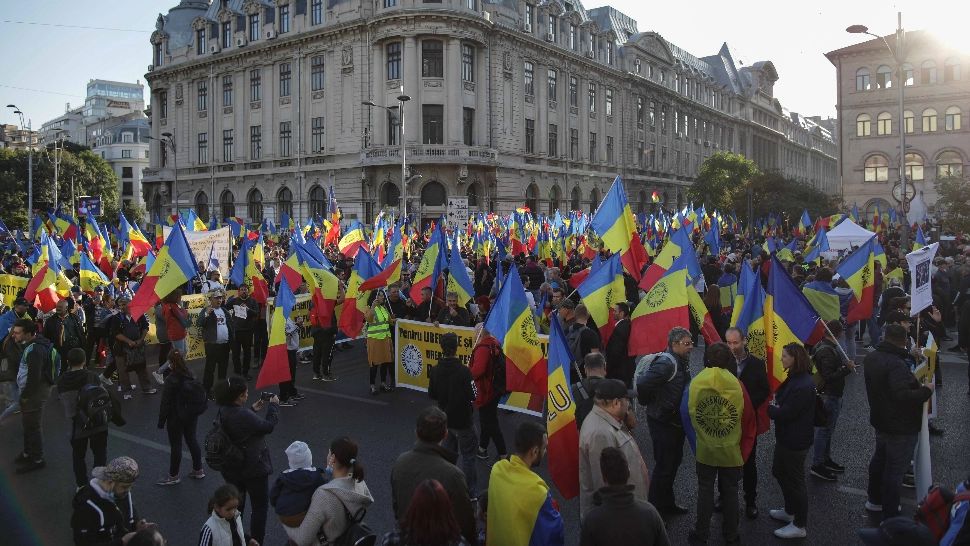 Se pregătesc proteste URIAȘE în primele zile din 2022: Profesorii și polițiștii amenință cu GREVA - Criză socială majoră