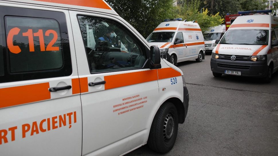 Ambulanțele nu mai fac față bolnavilor. La câți oameni ajunge un echipaj SMURD într-o zi