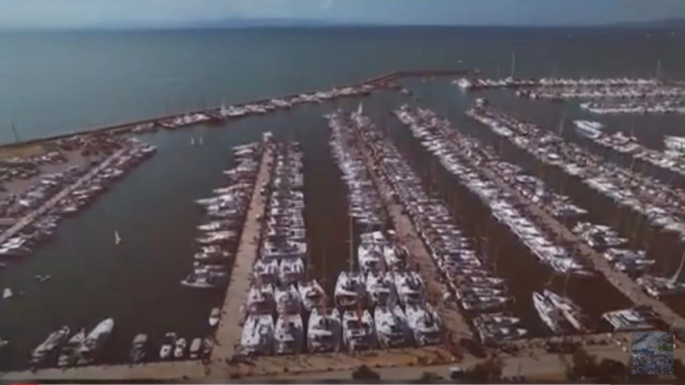 CULISELE STATULUI PARALEL/ Țara "arde", liderii politici se distrează pe bărci de lux