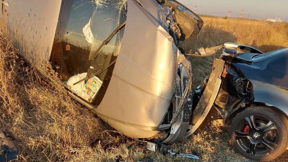 VIDEO - Accident foarte grav în Olt, sâmbătă dimineața - Trei mașini s-au făcut praf