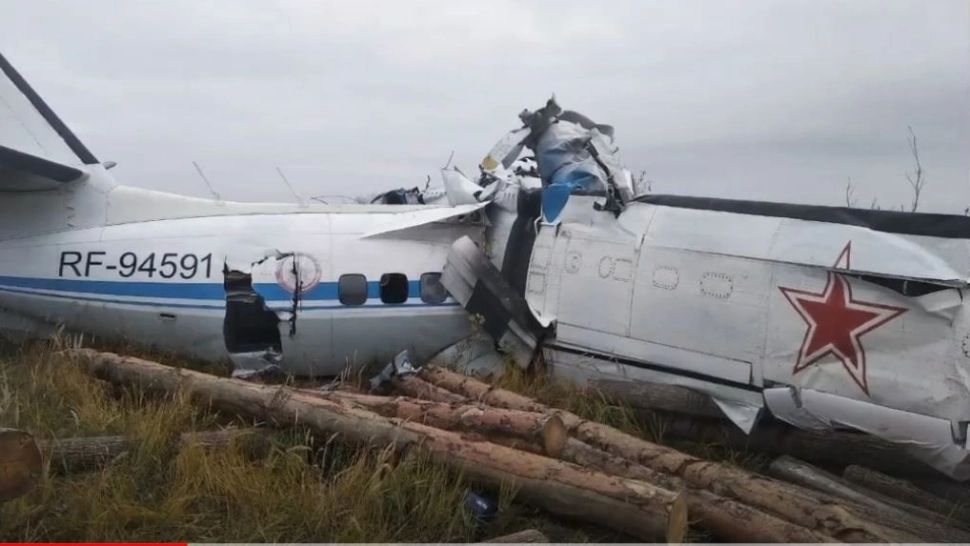 VIDEO | Tragedie aviatică în Rusia. Un avion cu 23 de persoane la bord s-a prăbușit, 16 oameni au murit