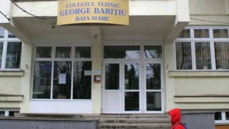 Un elev din Baia Mare, acuzat că a bătut o profesoară. Femeia are trei coaste rupte și o fractură de stern