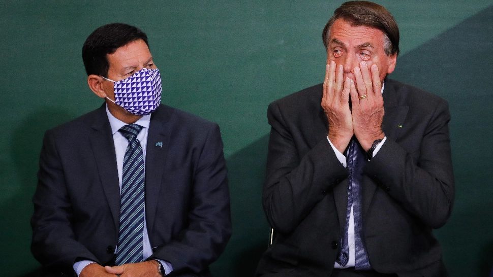 Președintele, acuzat de omucidere în masă, pentru gestionarea proastă a pandemiei, a rămas și fără cont de YouTube