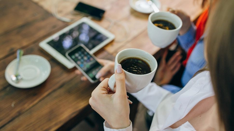 De ce nu ar trebui să bei cafea imediat după trezire. Sigur nu știai asta! 