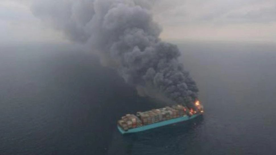 VIDEO | Incendiu puternic pe un vapor cu substanțe toxice, în Canada - Cascadă de flăcări