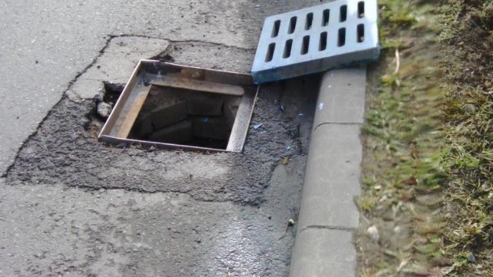 Descoperire halucinantă într-un canal înfundat din județul Brașov. Ce au scos la suprafață după ore întregi de chin