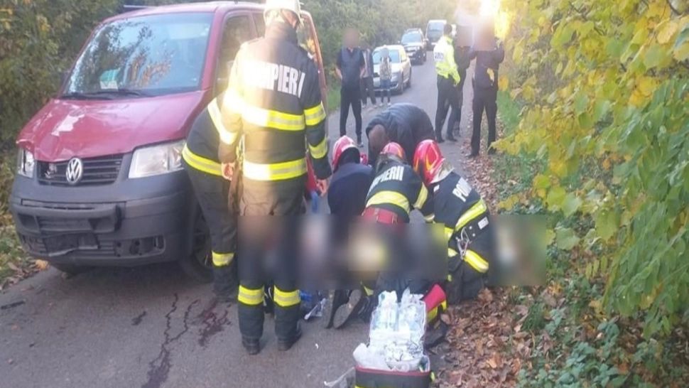 Accident grav, în Cluj. Un bărbat care conducea un moped a murit după ce a fost izbit de o dubă 