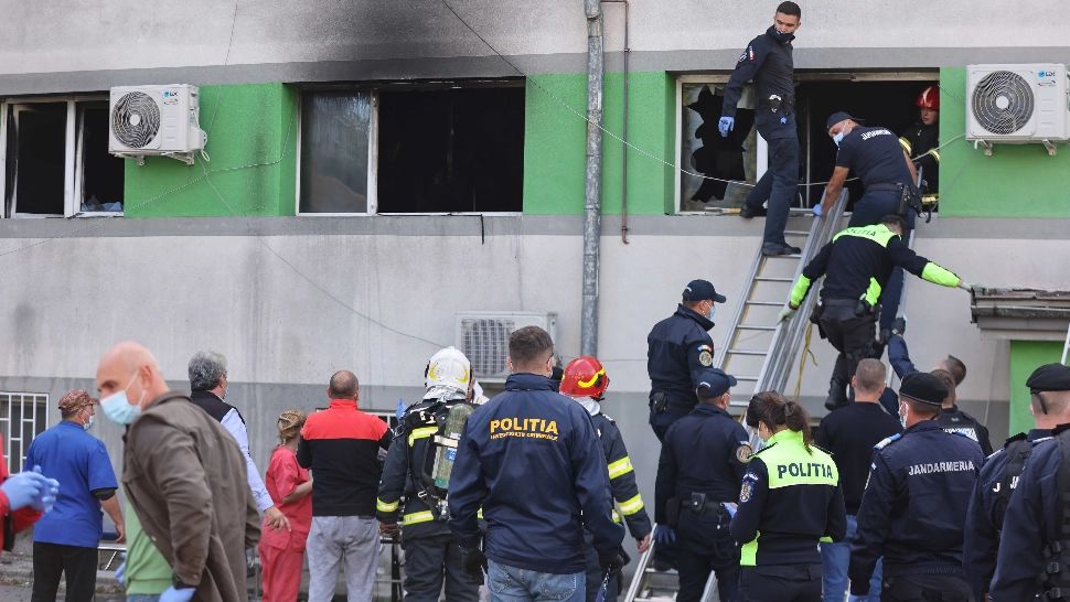 Proteste de amploare la Spitalul MORȚII din Constața - Zeci de oameni au cerut demisiile guvernanților