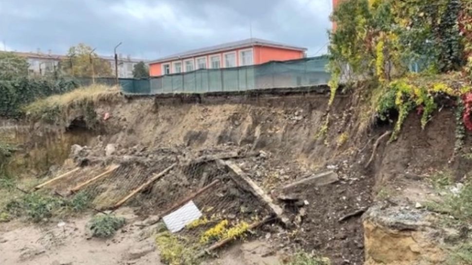 Curtea unei școli din Năvodari, în pericol de surpare: sute de elevi, expuși riscului 