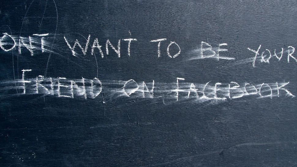 Controversele din jurul Facebook ies la iveală. Dezvăluirile unei unei foste angajate