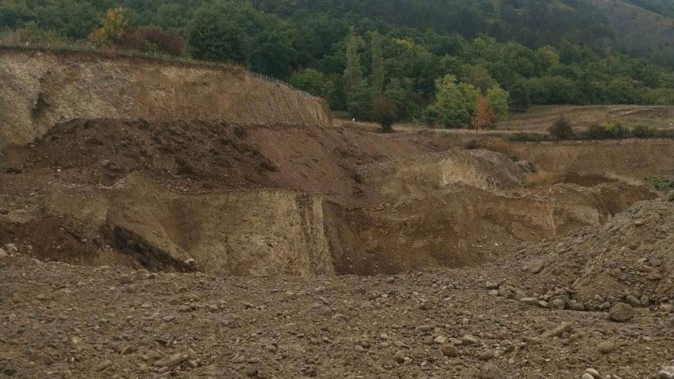 Amendă URIAȘĂ pentru o firmă din Harghita, pentru că exploata ILEGAL agregate minerale