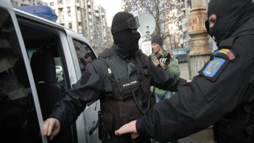 Percheziții DNA la băieții deștepți din energie. Suspiciuni de trafic de influență pentru contracte cu statul