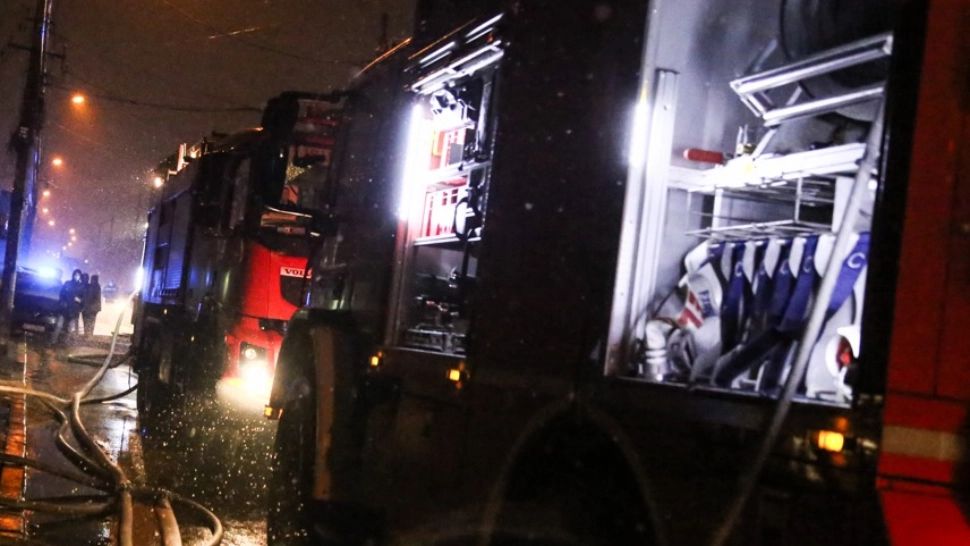 Incendiu puternic, într-un apartament din Pitești: o femeie a murit